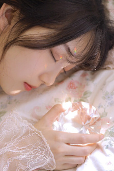 女巨人踩踏